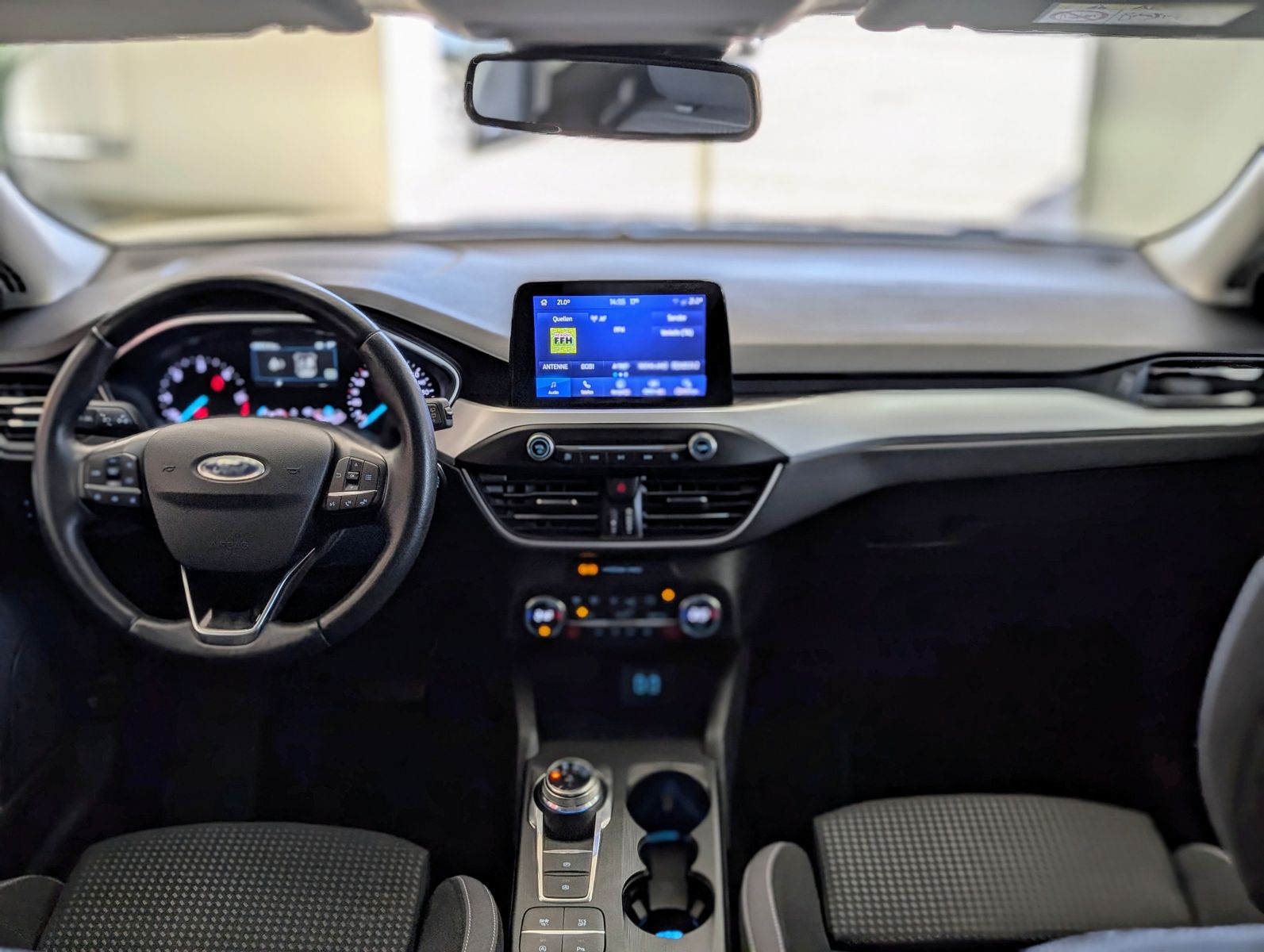 Fahrzeugabbildung Ford Focus Cool & Connect TEMP KAM LED SHZ CARPLAY