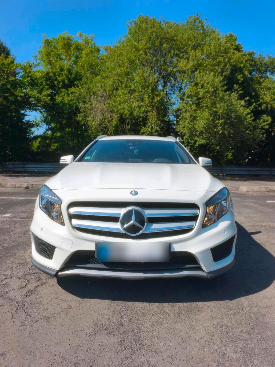 Mercedes-Benz GLA 220