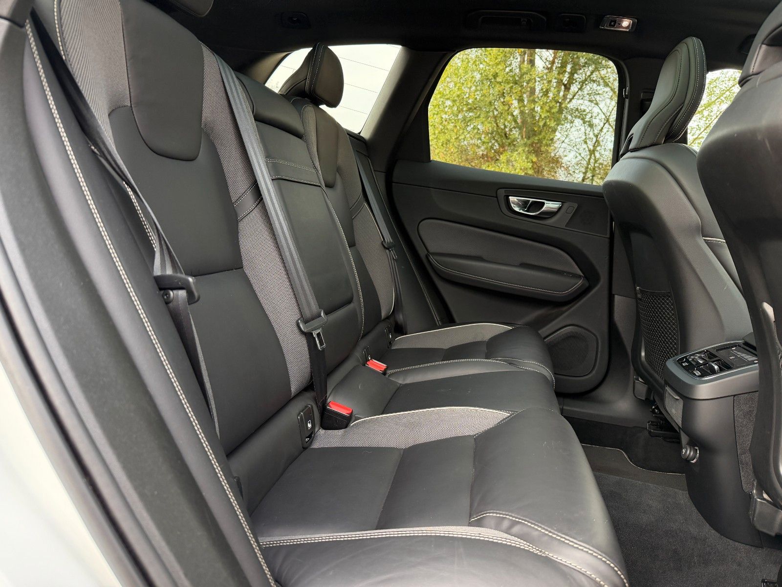 VOLVO XC 60 XC60 R Design AWD 360°/PANO – Ansicht 24