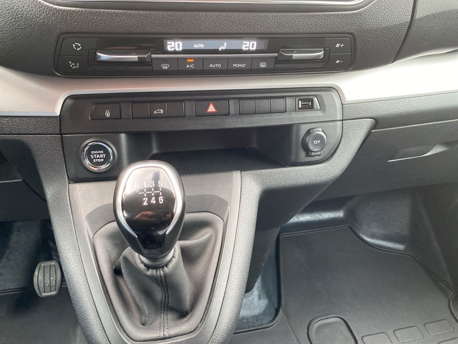 Fahrzeugabbildung Opel Vivaro Kasten Edition M