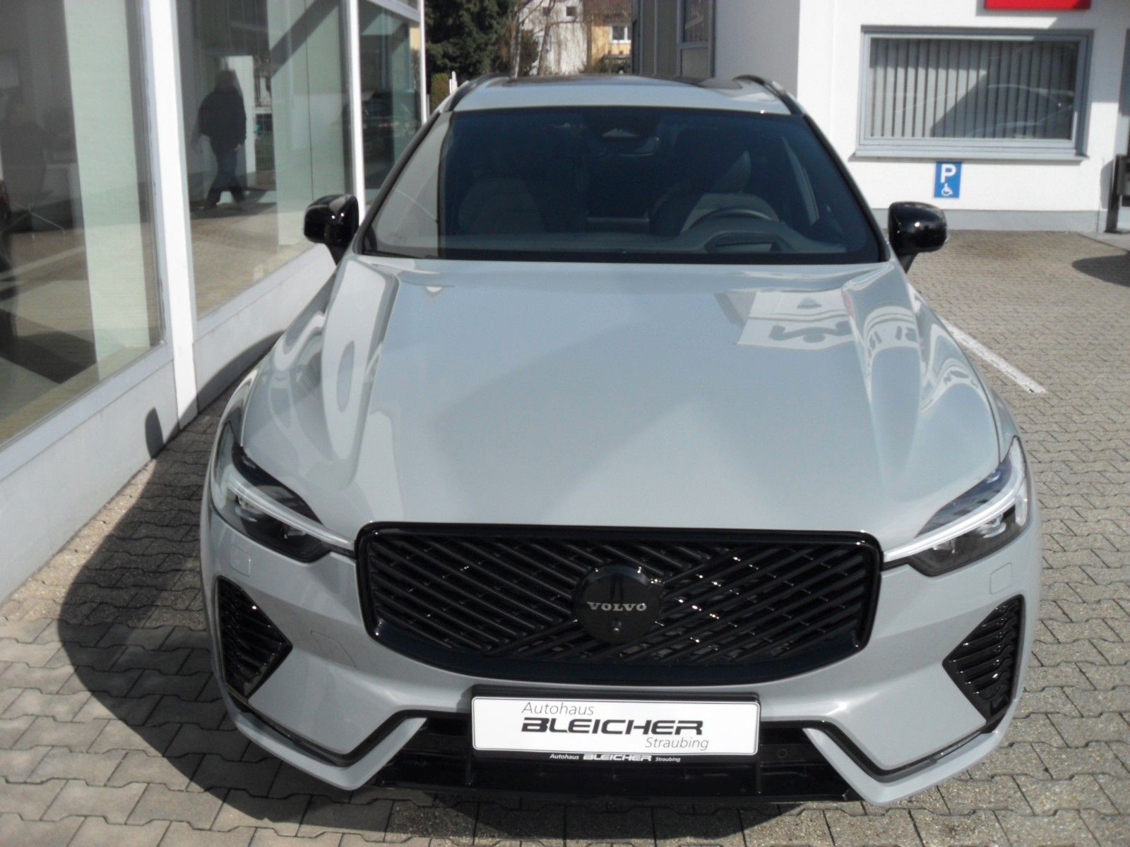 Fahrzeugabbildung Volvo XC 60 B5 Plus Black Edition AWD | Headup