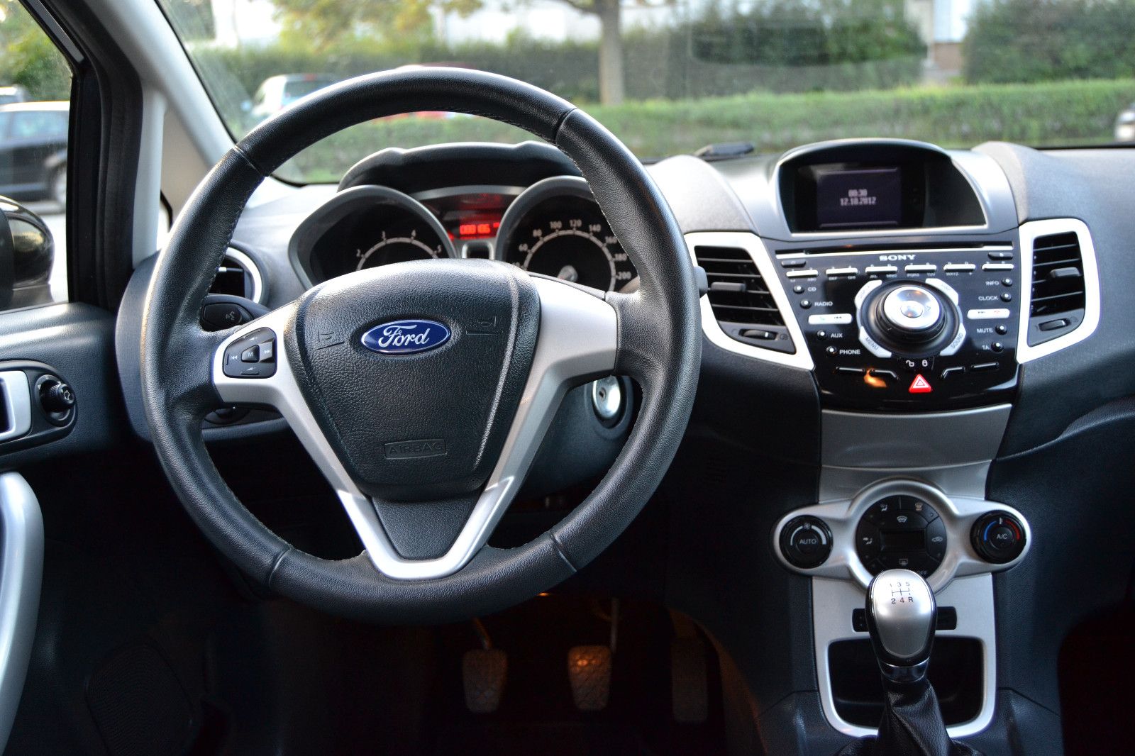 Fahrzeugabbildung Ford Fiesta Titanium/Klima/TÜV NEU/5 Türig
