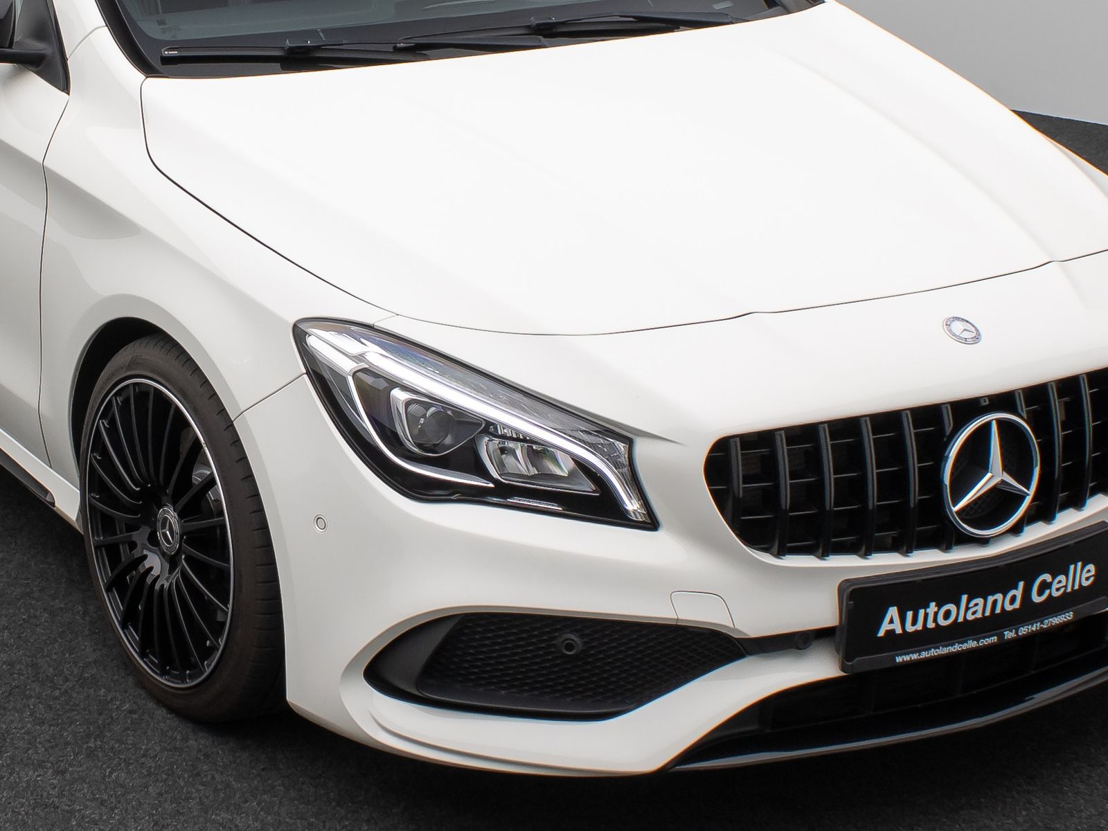 Fahrzeugabbildung Mercedes-Benz CLA 220 Shooting Brake /d 4Matic AMG Pano Standh
