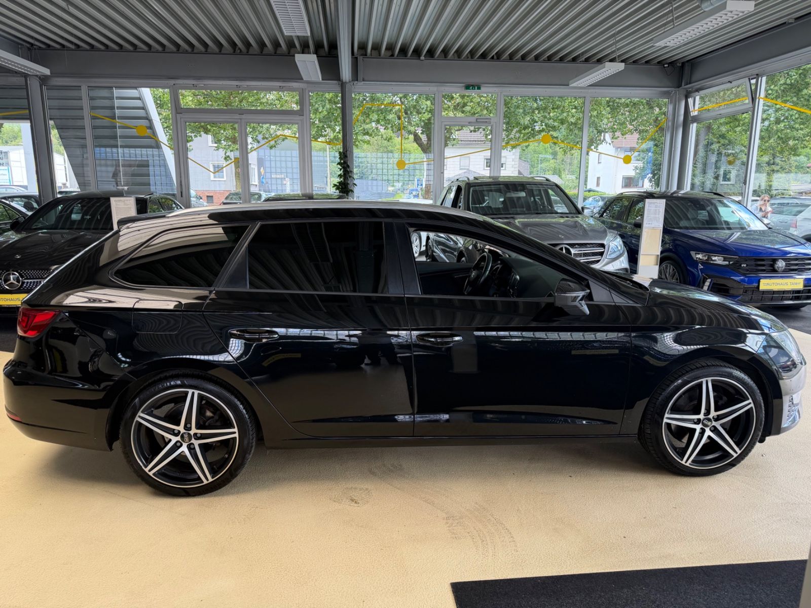 Fahrzeugabbildung SEAT Leon ST FR 2.0 TDI DSG 184PS * LED *