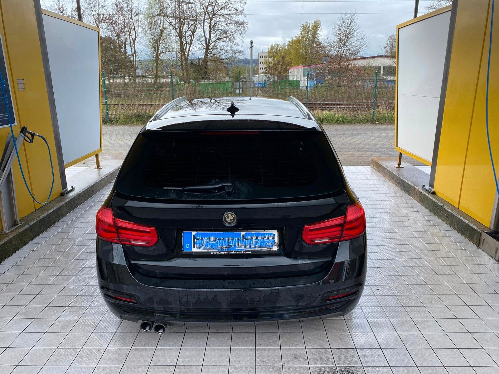 BMW 320i Touring Advantage