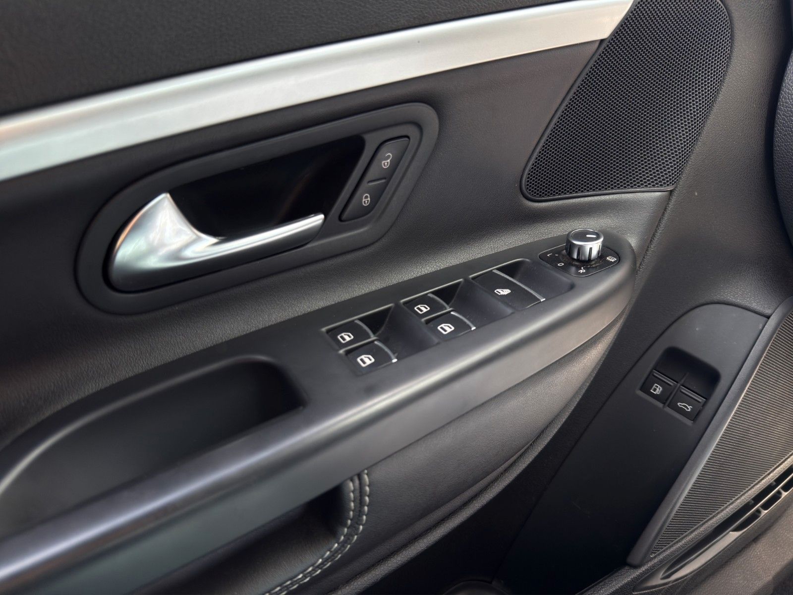Fahrzeugabbildung Volkswagen Eos Sport&Style *Pano*Kamera*Bi-Xen*Parklenkass*