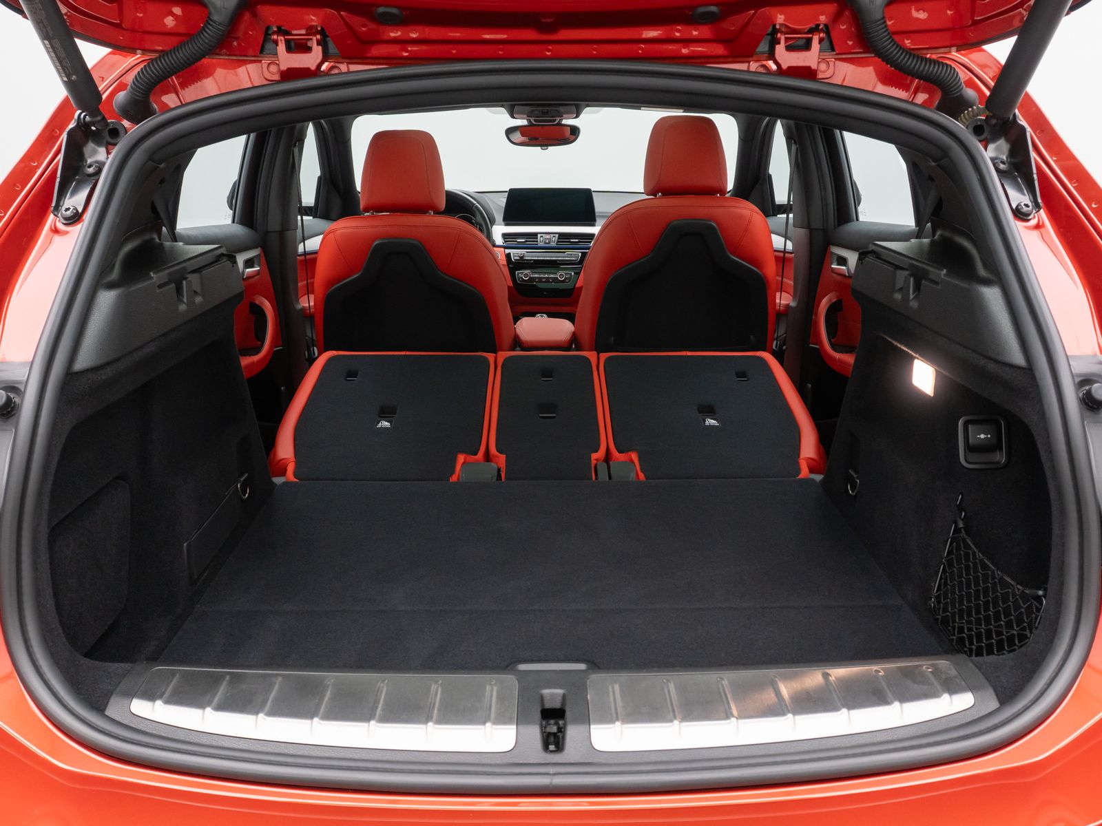 Fahrzeugabbildung BMW X2 xD25d M Sport Panoram Kamera HUD DAB HiFi 20"