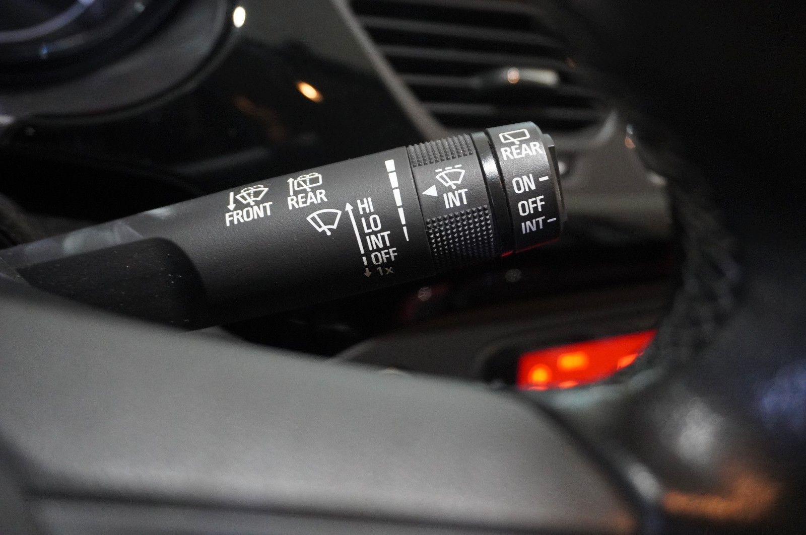 Fahrzeugabbildung Opel Corsa E 1.4 COLOR EDITION SPORT/SHZ/PDC/TEMP.