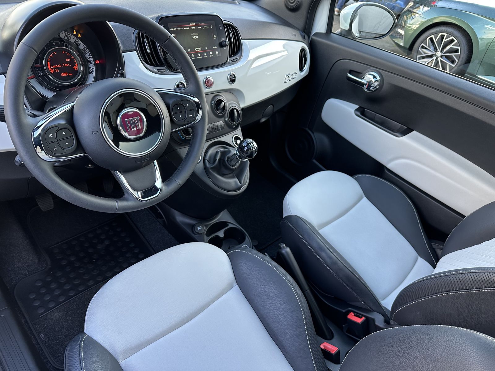 Fahrzeugabbildung Fiat 500 1.0 GSE Dolcevita PANORAMA+KOMFORT-PAKET+PP