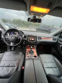 Volkswagen Touareg - 12