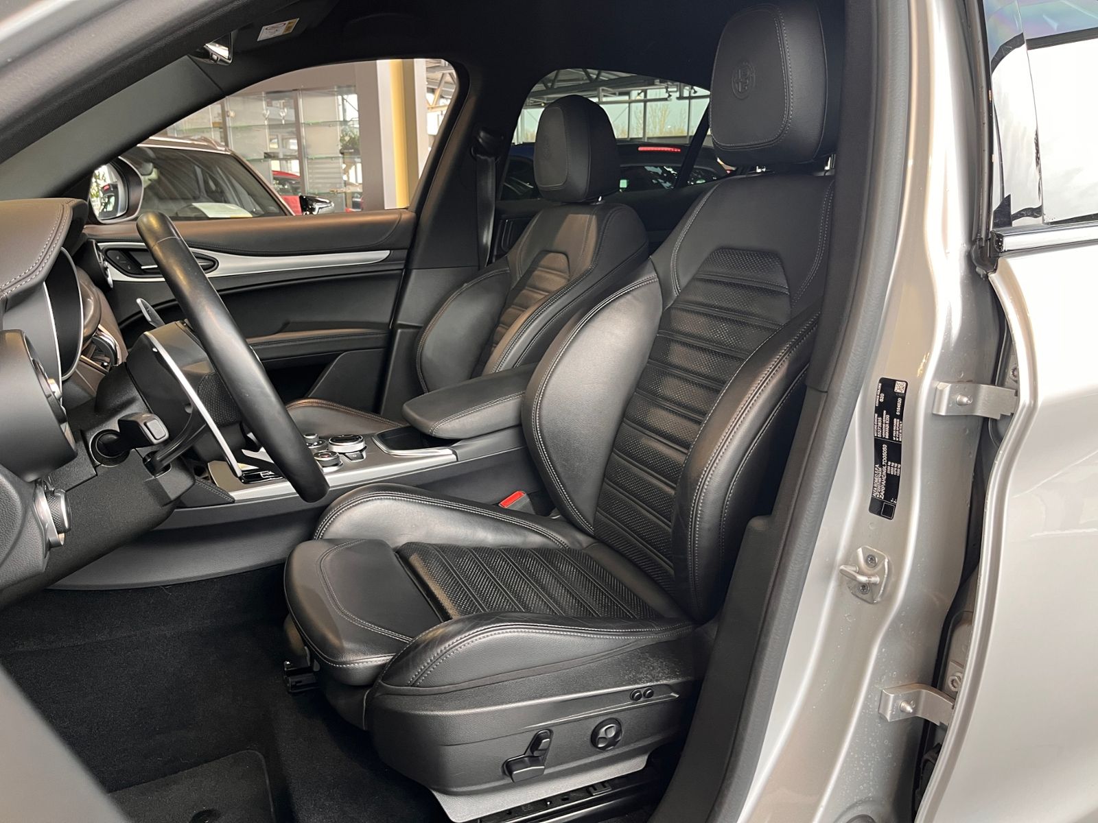 Fahrzeugabbildung Alfa Romeo Stelvio Veloce Q4 ACC NAVI LEDER AHK