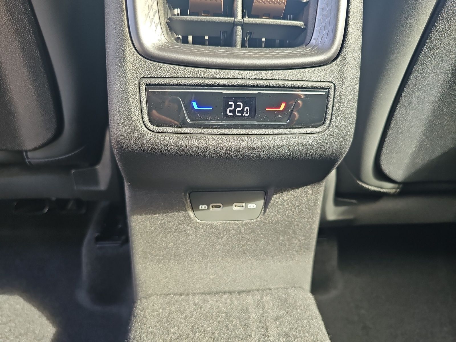 Fahrzeugabbildung CUPRA Terramar 1.5 eTSI DSG ACC LED NAVI