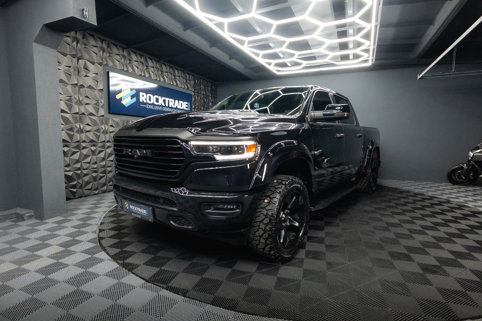 Fahrzeugabbildung Dodge RAM 3.6 V6 4x4 OFFROAD LARAMIE BLACK EDITION LED