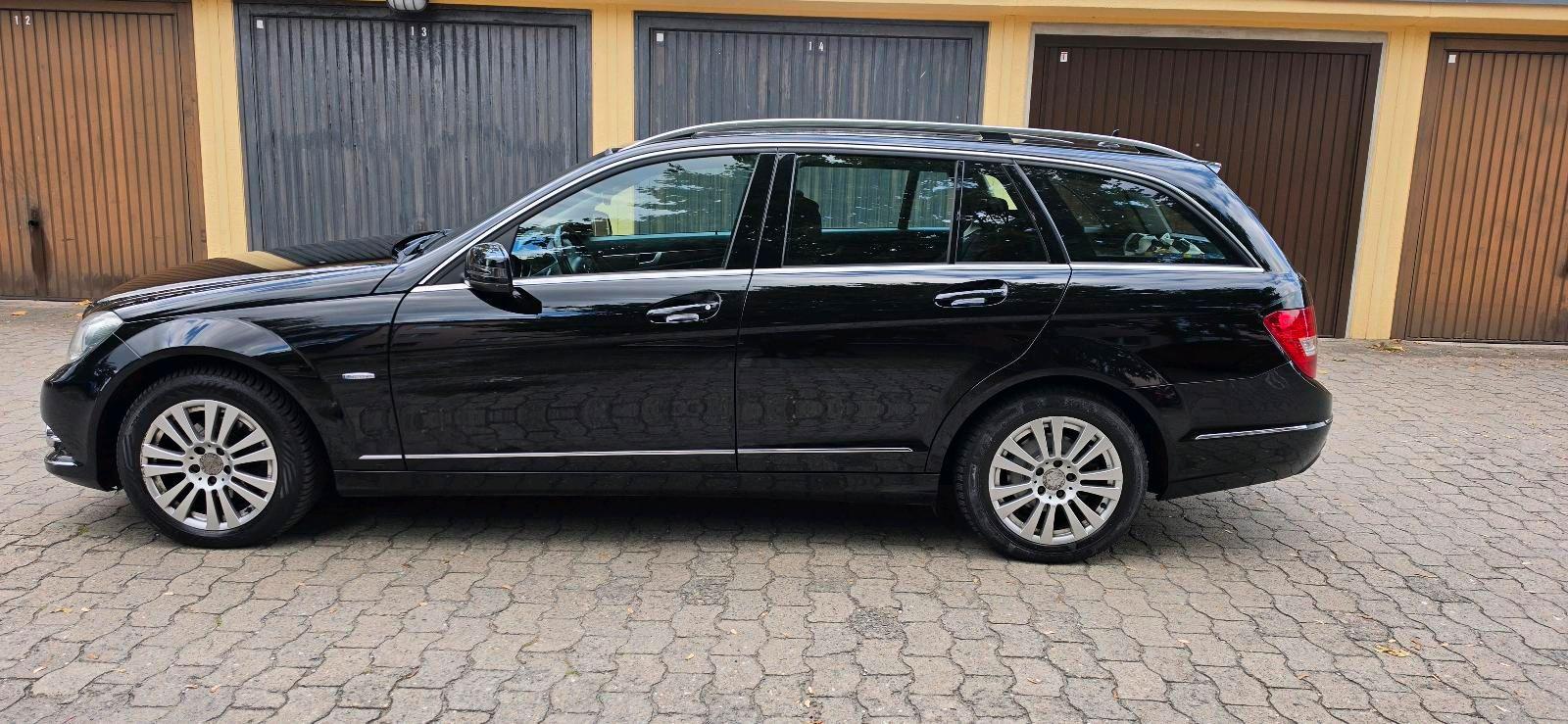 Mercedes-Benz C200 2011 — photo 8