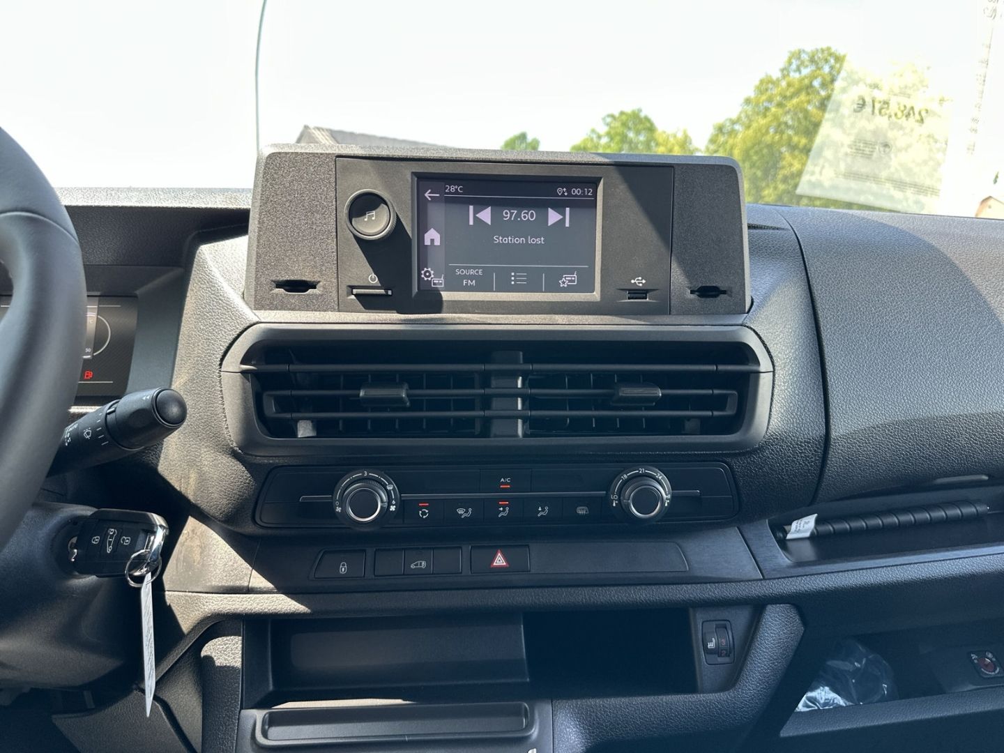 Fahrzeugabbildung Peugeot Expert KW Standard (L2) 2.0 BlueHDi 145 AHK-abn.