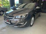 Opel Astra J Sports Tourer Exklusiv - Opel Astra Exklusiv mit Benzin-Antrieb