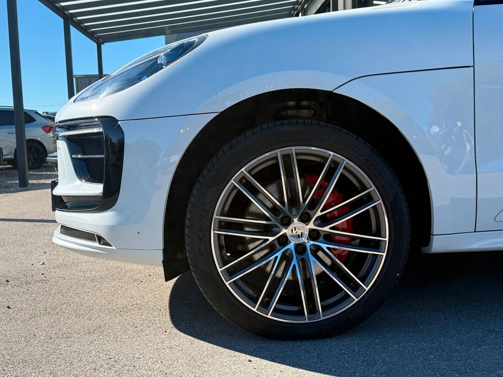 PORSCHE Macan 2023