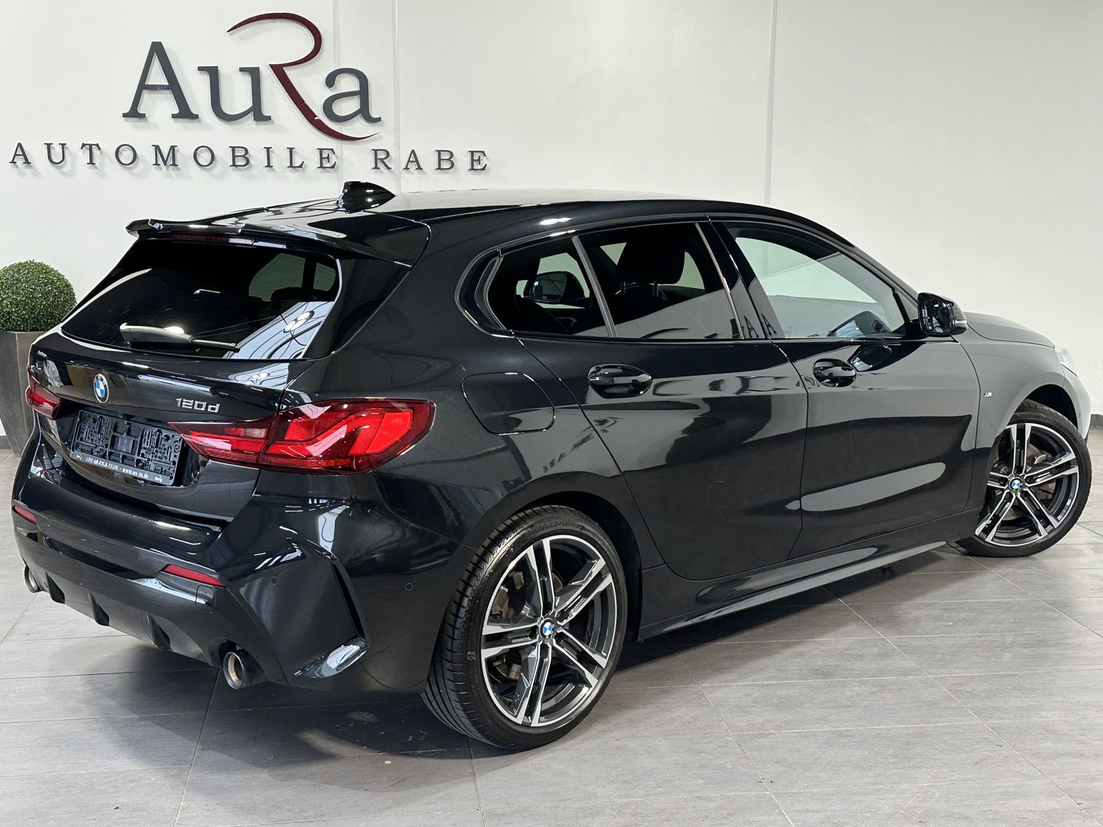 Fahrzeugabbildung BMW 120d xDrive M-Sport NAV+LED+KAMERA+HIFI+18ZO+PP