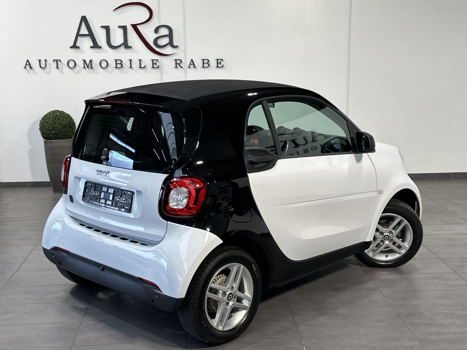 Fahrzeugabbildung Smart ForTwo EQ Coupé CARPLAY+TEMPOMAT+DAB-RADIO+1HD