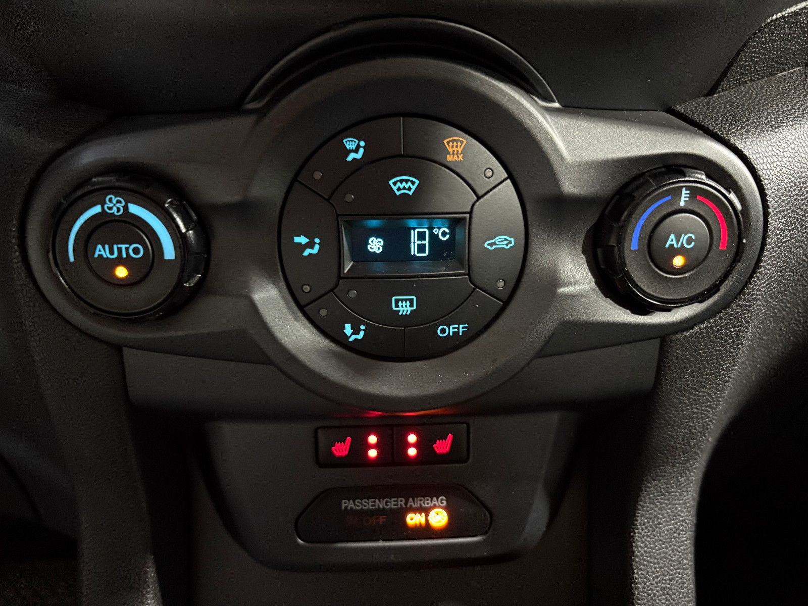 Fahrzeugabbildung Ford EcoSport Trend/8-FACH&SHZ/KLIMA/NAVI/PDC