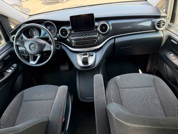Mercedes V 220 - 9