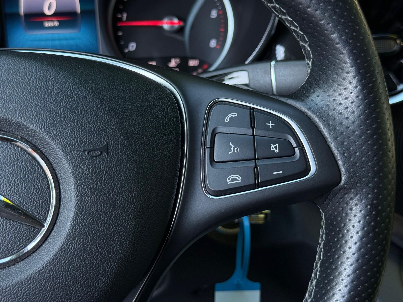 Vehicle illustration Mercedes-Benz V 220 d 9G Long LED+MBUX+DISTR+KAM+SHZ+PARK+7Si