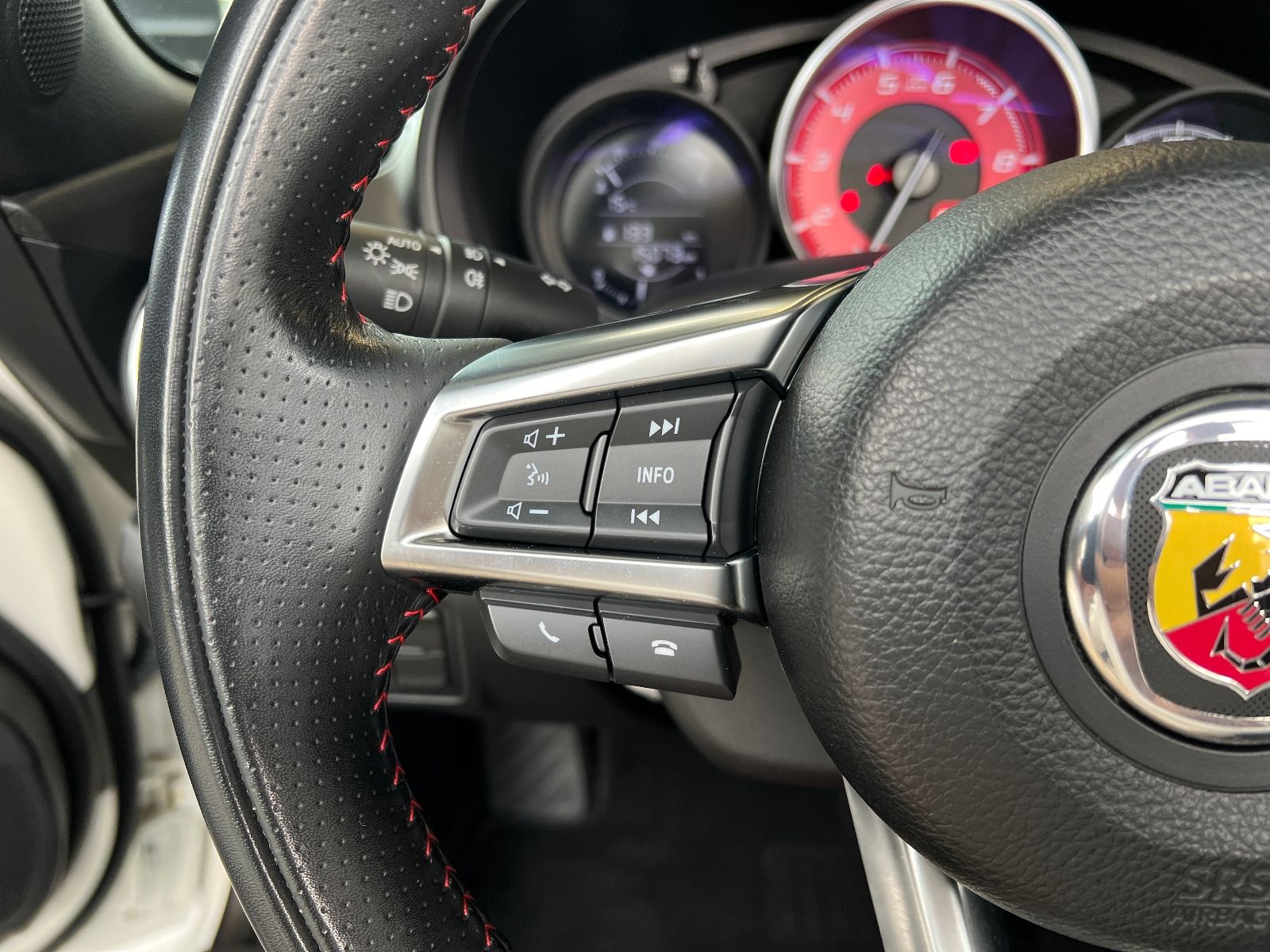 Fahrzeugabbildung Abarth 124 Spider Turbo Turismo LED LEDER