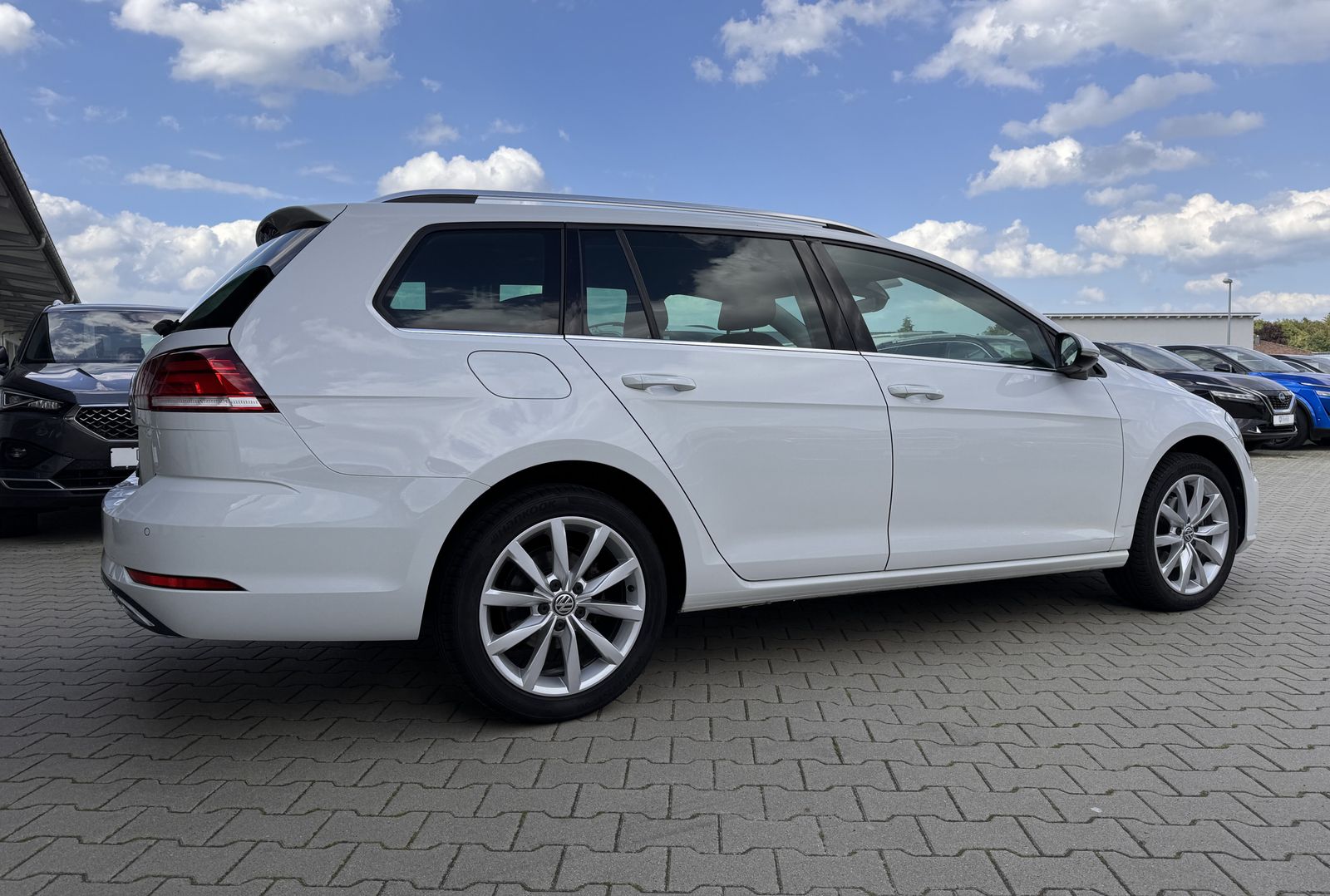 Fahrzeugabbildung Volkswagen Golf 2.0 TDI*Highline*LED*Cam*ACC*Spur*Navi*