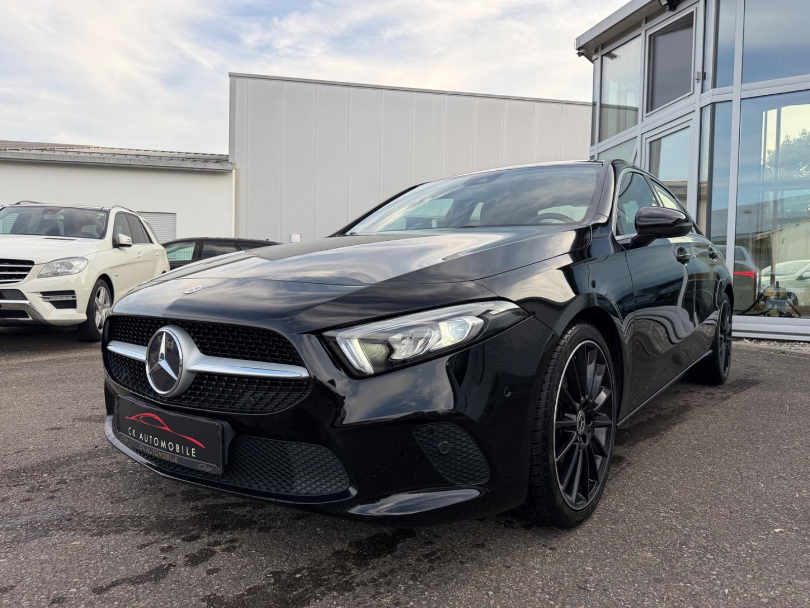 Mercedes-Benz A 200 Limousine/SEHR GEPFLEGT/SPURAS./LED