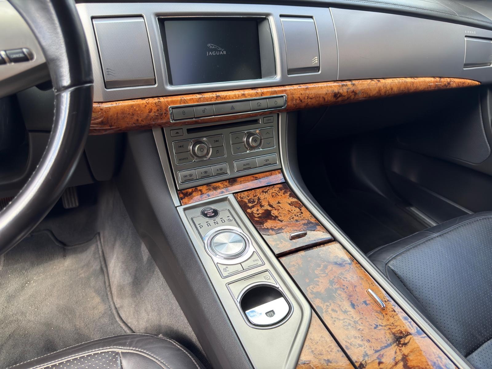 JAGUAR XF 4.2 V8 300CH LUXURY