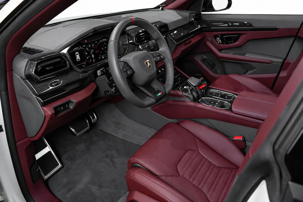 LAMBORGHINI Urus 2025