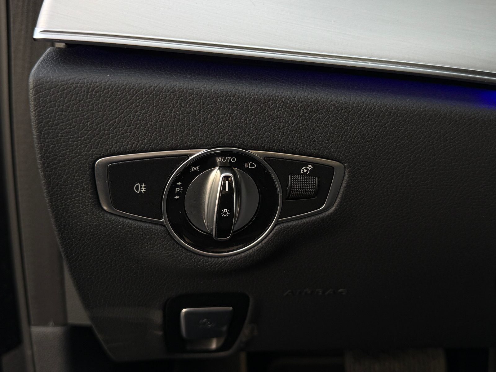 Fahrzeugabbildung Mercedes-Benz E 300de T Avg ACC HUD Keyless-Go Memory Kamera