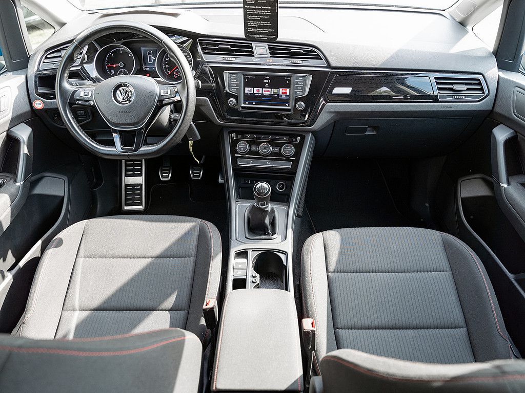 Fahrzeugabbildung Volkswagen Touran 1.6 TDI Sound Navi SHZ App. Connect Kamer