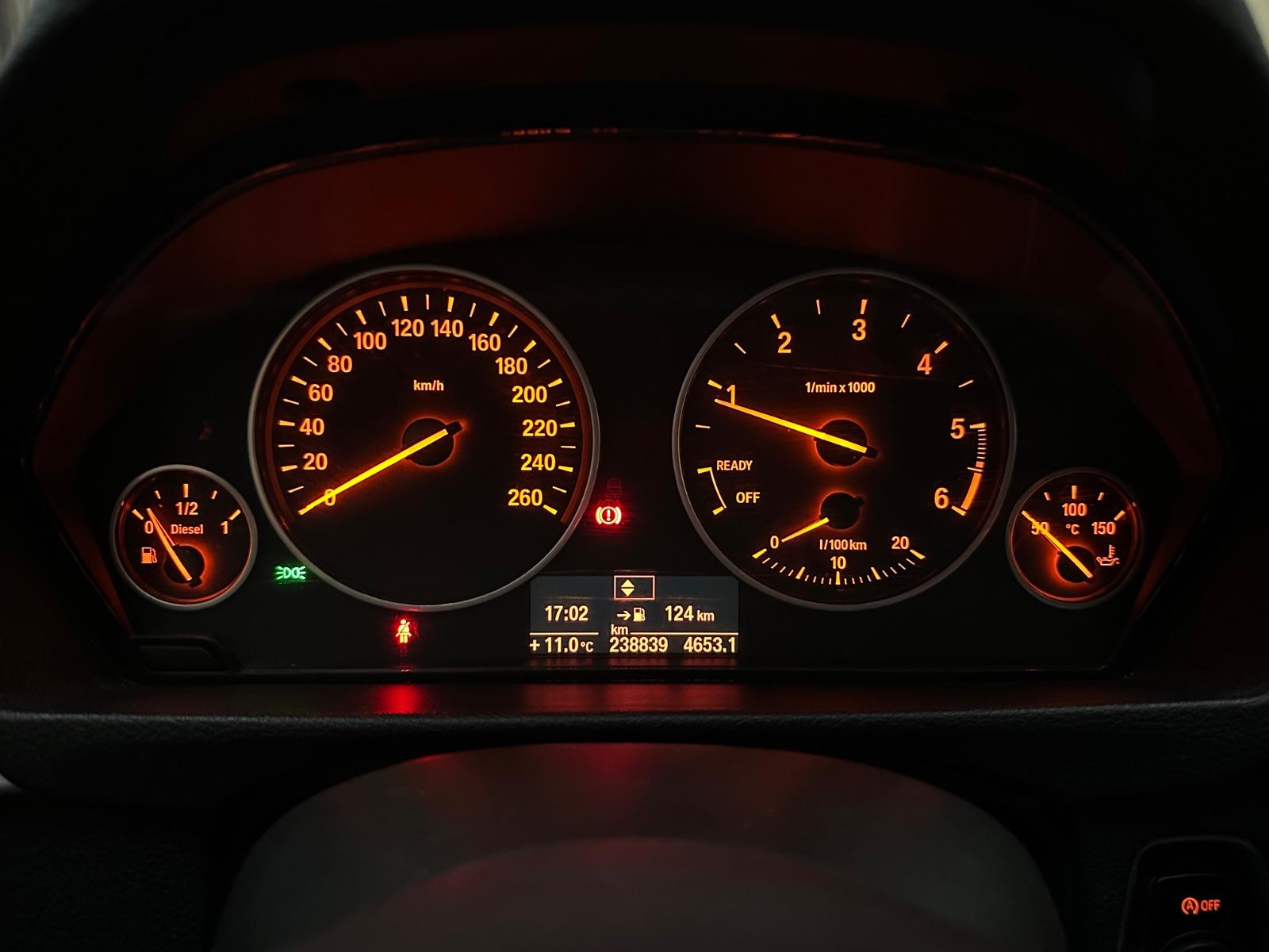 BMW 320 2013 — photo 12