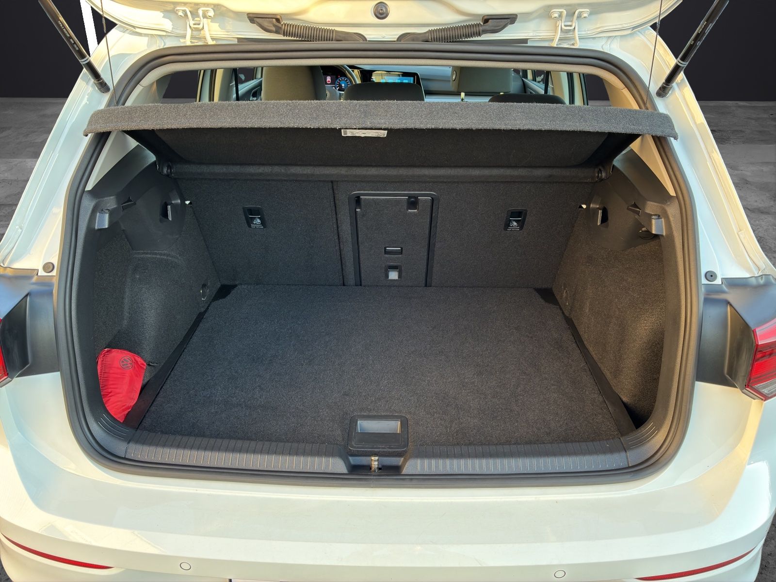 Fahrzeugabbildung Volkswagen Golf VIII Life DSG TDI LED ACC SH PDC Ambiente N