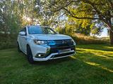 Mitsubishi Outlander 2.4 MIVEC PLUG-IN HYBRID 4WD Top Top - Mitsubishi Outlander von privat