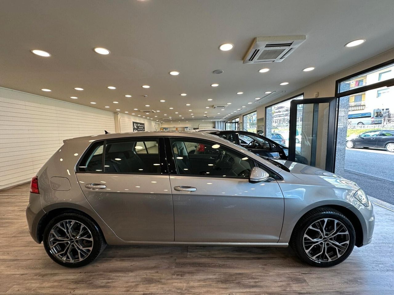 Volkswagen Golf 2.0 TDI 5p. Executive BlueMotion imagem 3
