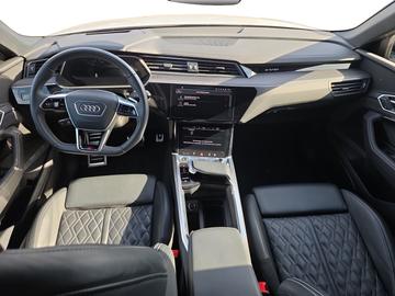 صورة 8 لـ 2023 AUDI Q8 E-TRON