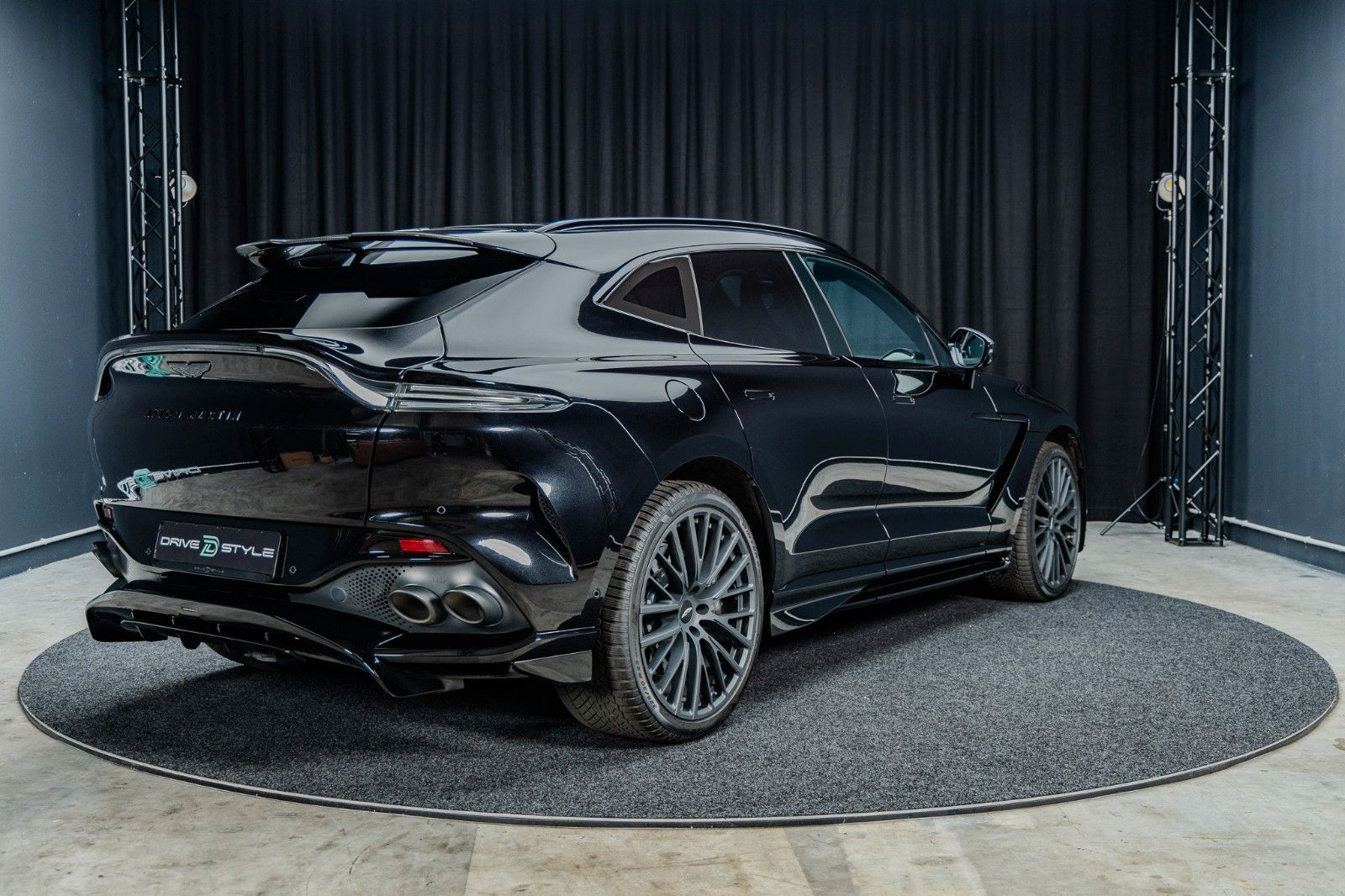 Fahrzeugabbildung Aston Martin DBX 4.0 V8 DBX707 + 2.Hand + Top Geplfegt