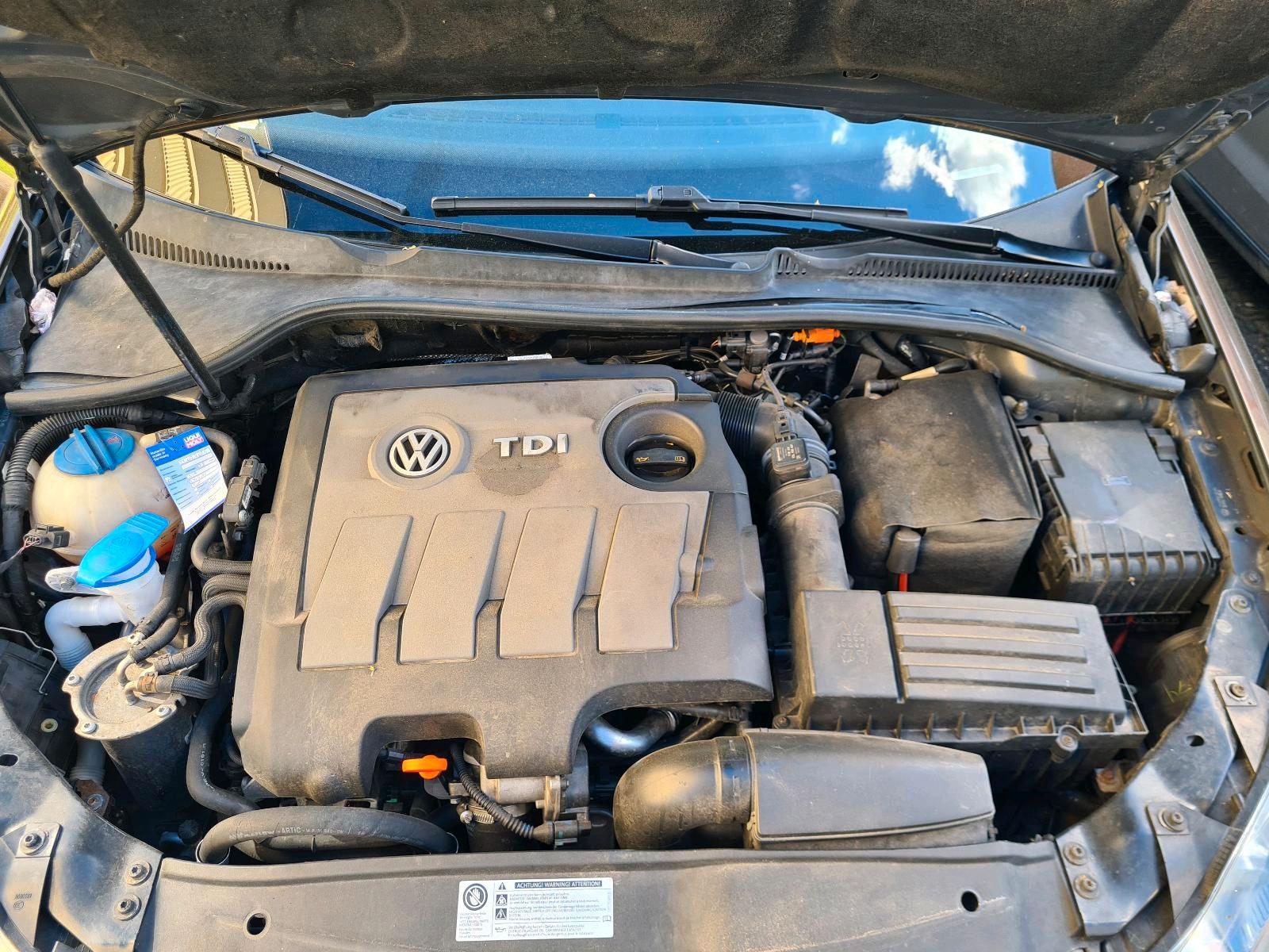 Volkswagen Golf 2012 — engine 105 HP (77kW)