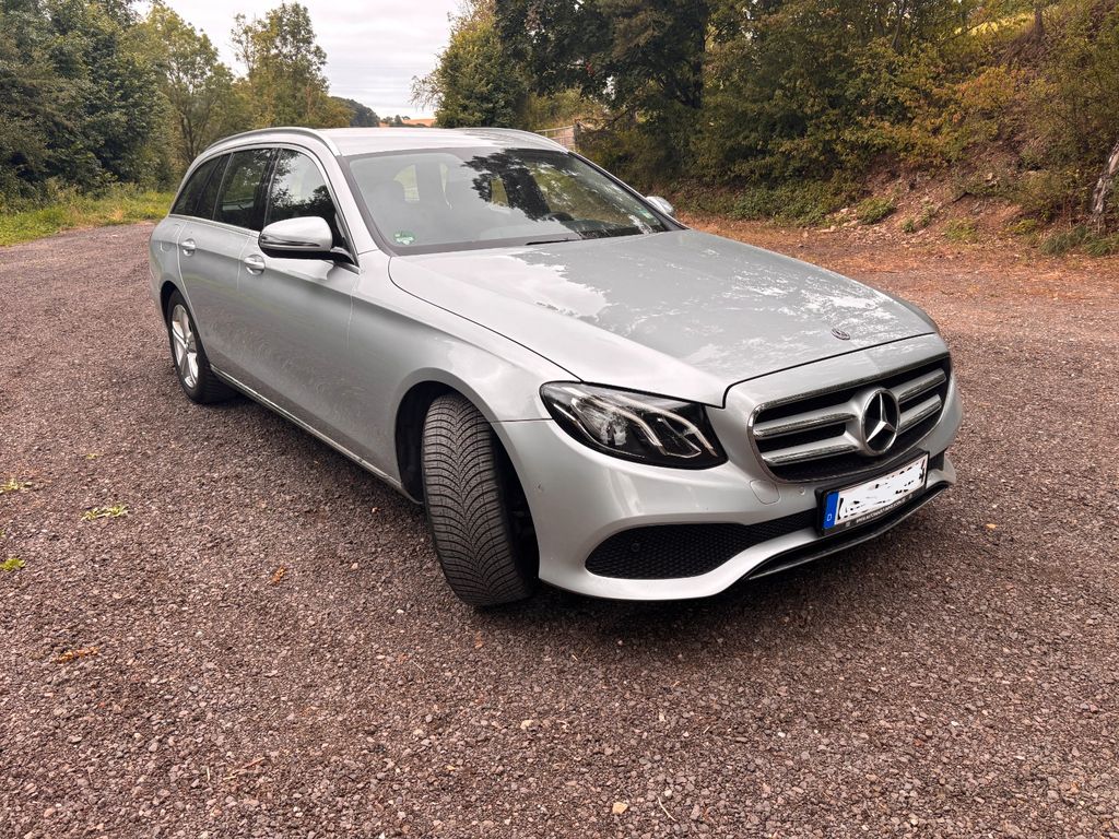 Image of Mercedes-Benz E 220