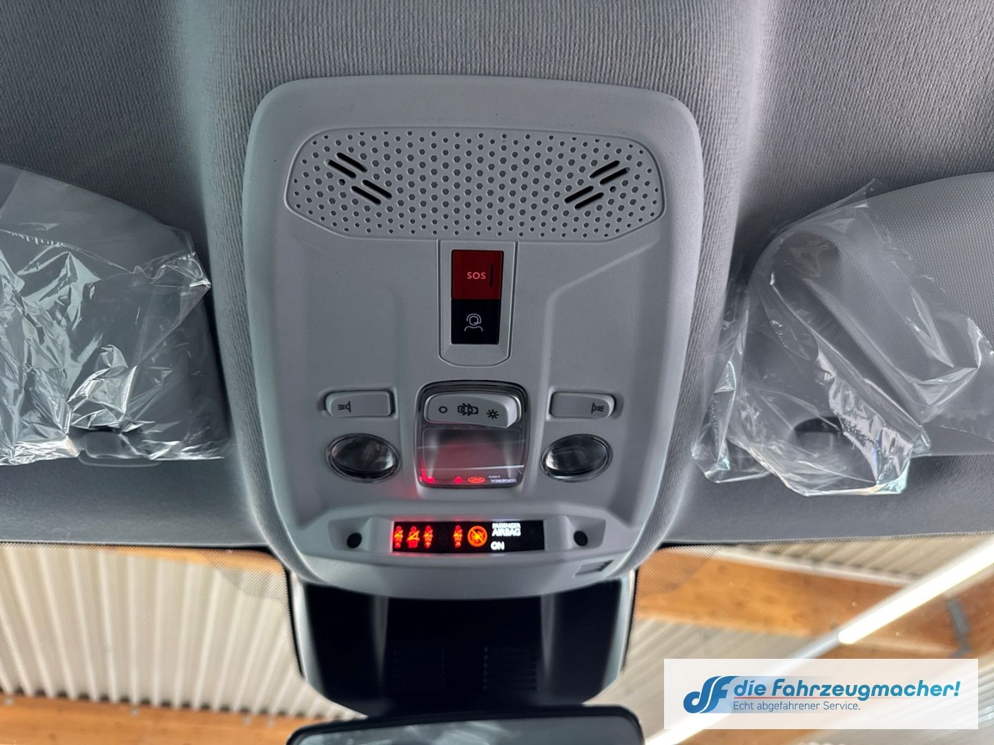 Fahrzeugabbildung Peugeot 208 Style LED Fahrerprofil DAB SHZ Keyless Start