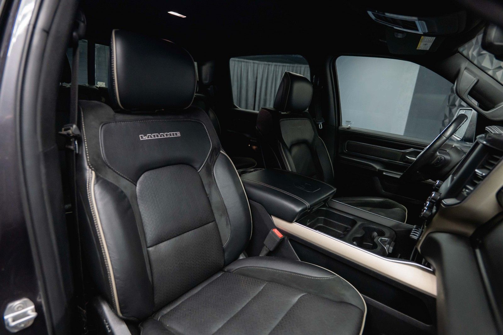 Fahrzeugabbildung Dodge RAM 5.7 V8 HEMI 4x4 LARAMIE Offroad AxleLock 19%