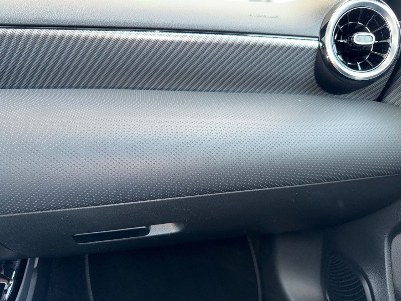 Fahrzeugabbildung Mercedes-Benz A 250 e PROGR.+AHK+PANO+STNDHZ+LHZG+LED+KAM+11KW