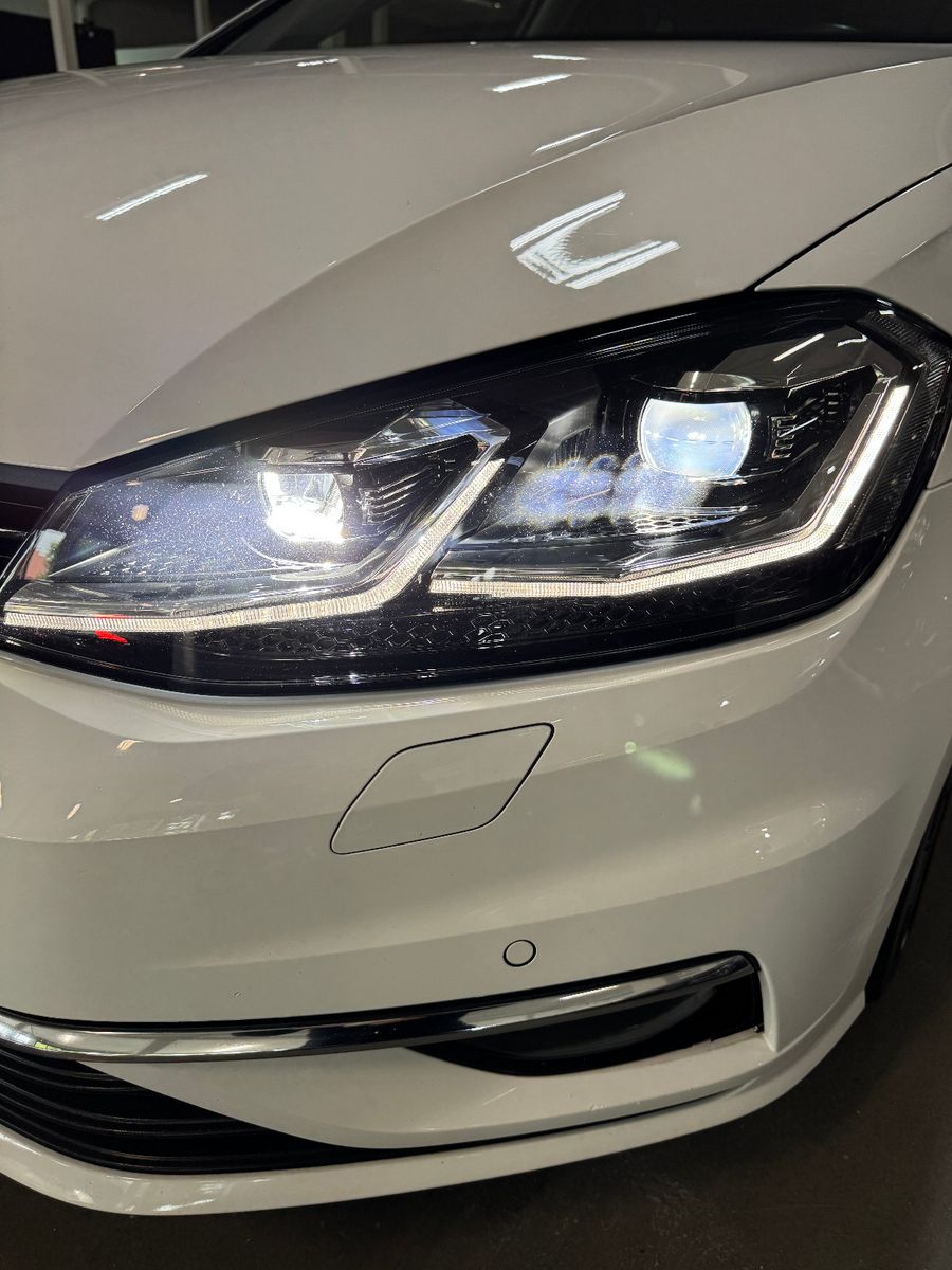 Fahrzeugabbildung Volkswagen Golf VARIANT 2.0 TDI DSG R-LINE SPORTPAKET VOLL
