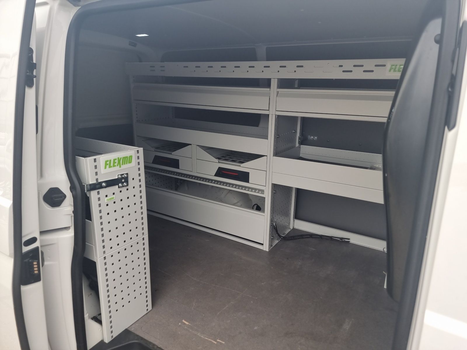 Fahrzeugabbildung Volkswagen T6 Transporter T6.1 TDI Kasten Regalein. KLIMA R