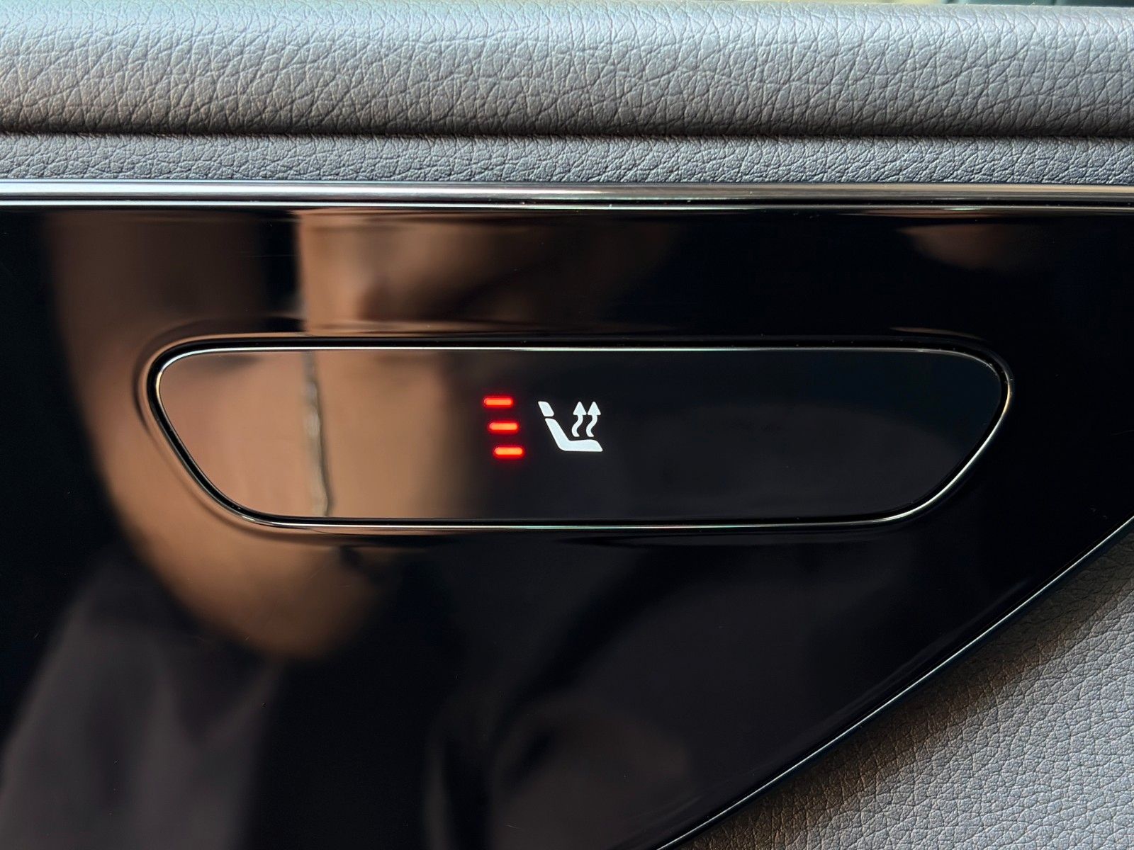 Fahrzeugabbildung Mercedes-Benz C 220d T Modell Autom Advanced MBUX Kamera SHZ