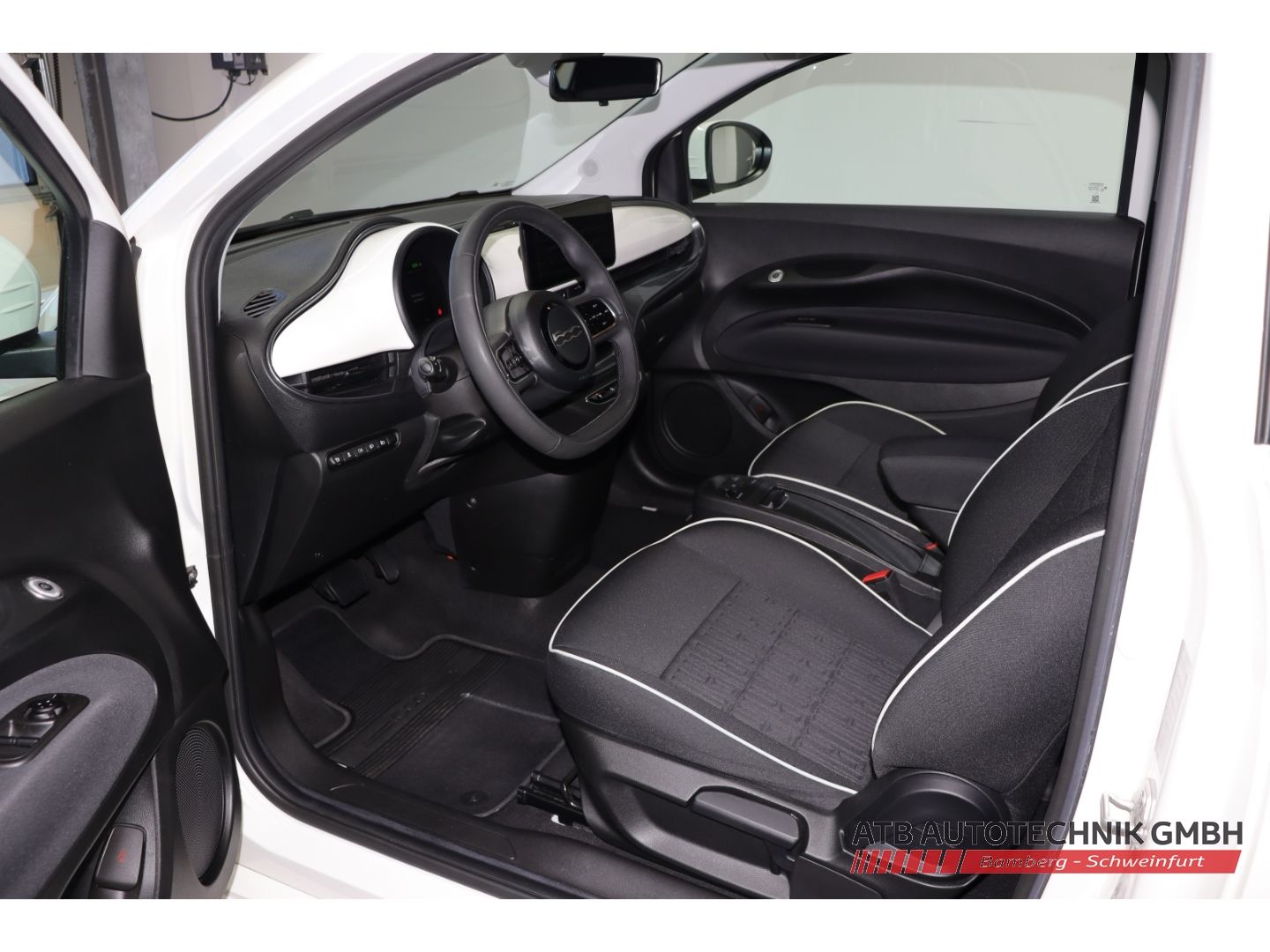 Fahrzeugabbildung Fiat 500e Komfortpaket 42kWh 93,5% SOH Apple CarPlay
