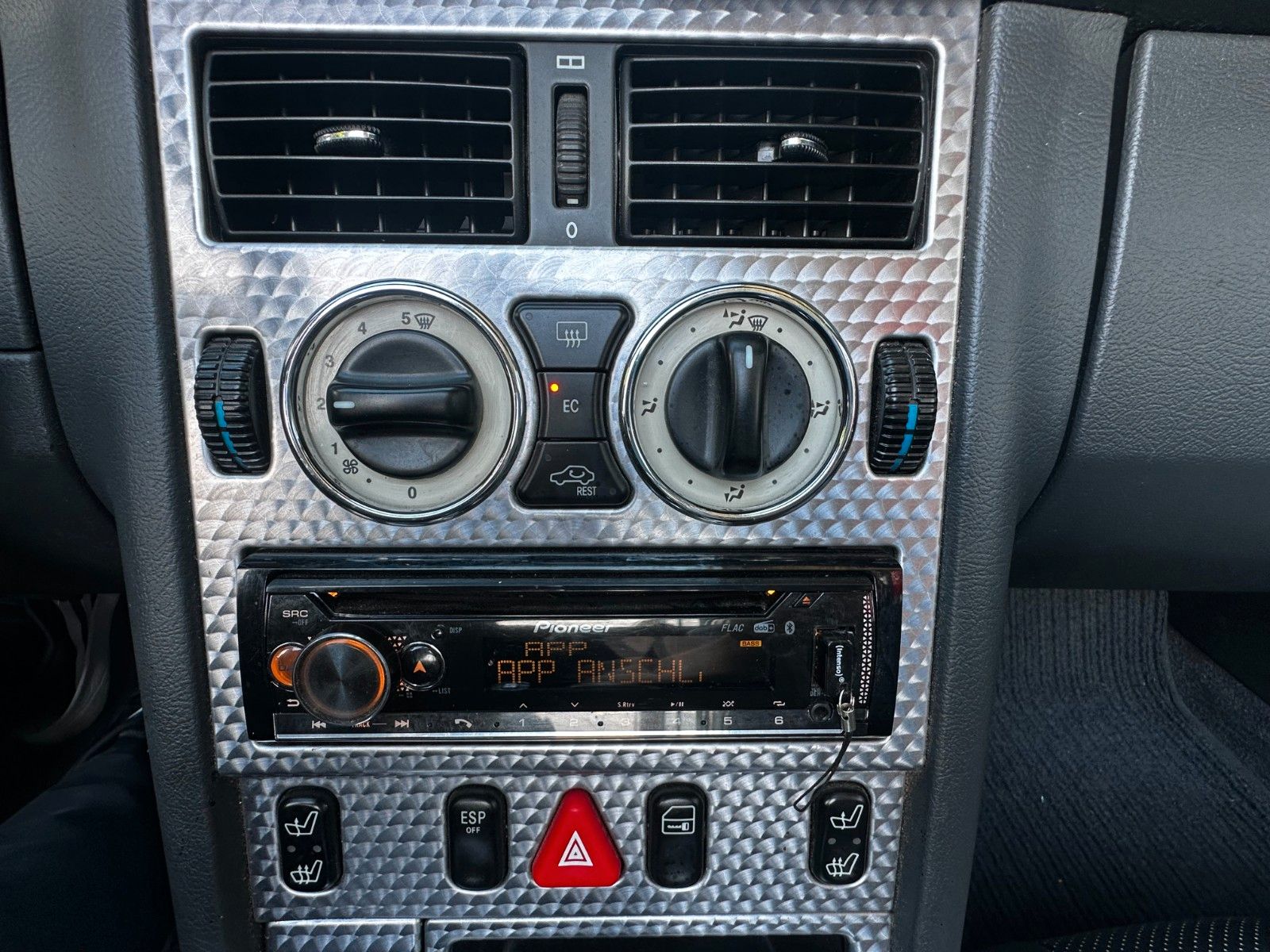 Fahrzeugabbildung Mercedes-Benz SLK 200 Kompressor / Leder / Sitzhzg. / Klima