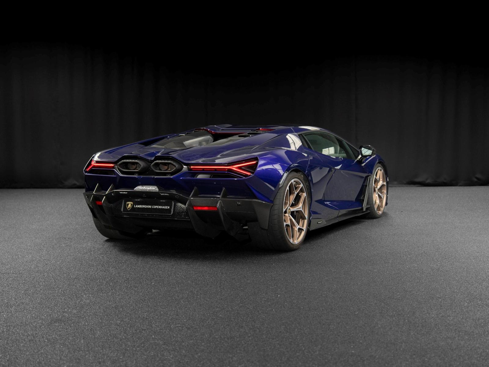 Lamborghini Revuelto - exterior carbon packages